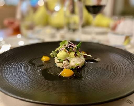 Luxury Dining in SG : Close-up of exquisite plated dishes at Singapore’s finest dining destination