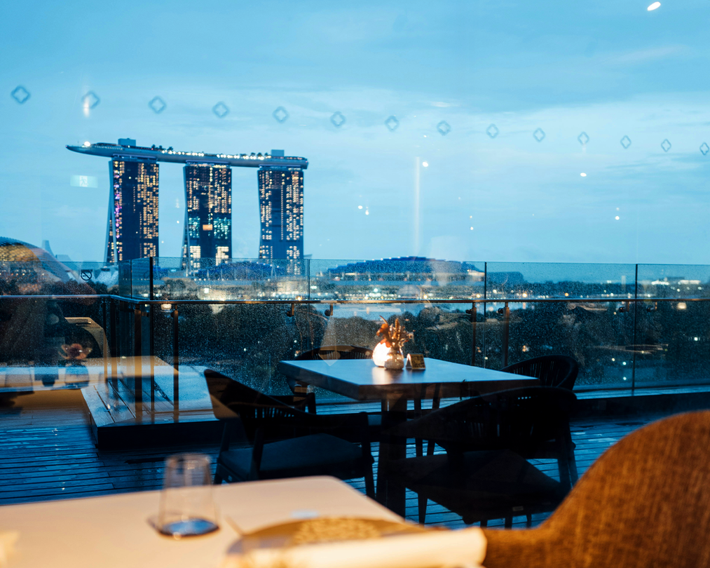 Skyline Dining SG : Elegant restaurants blending exquisite flavours with panoramic urban landscapes.