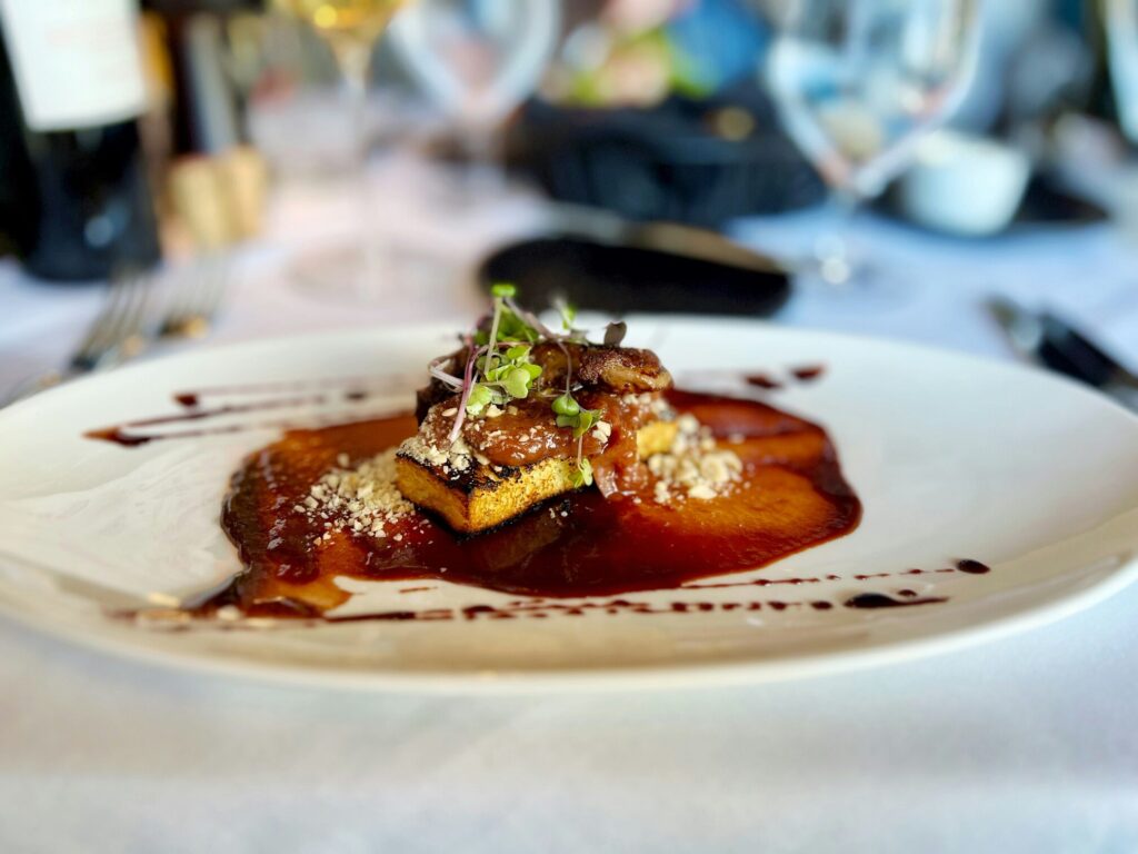Luxury Dining Singapore : Experience a culinary journey through fusion cuisine that blends history, culture, and innovation.