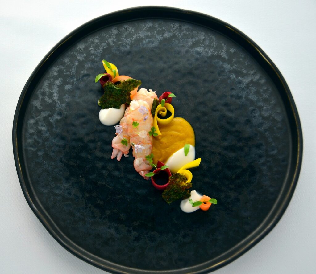 Michelin Star Restaurants : Meticulously crafted Peranakan tasting menus offering a refined blend of tradition and modern dining.