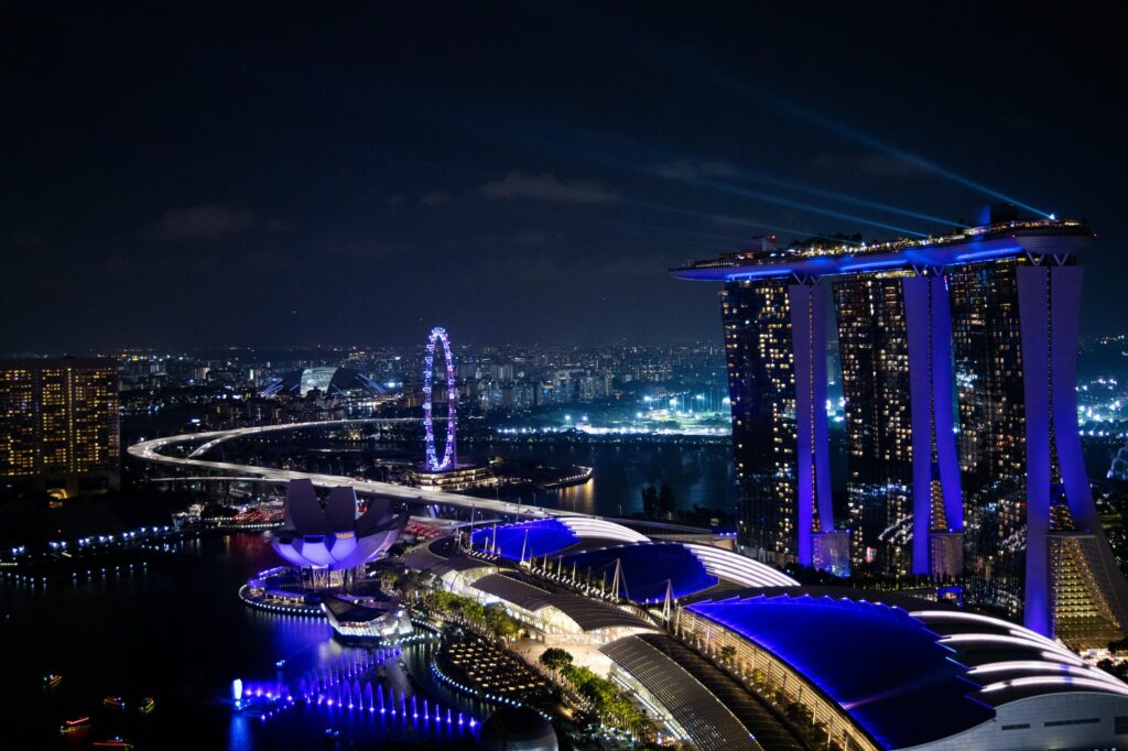 Skyline Dining SG : Secure a table at Marina Bay waterfront restaurants for panoramic views and unforgettable meals.