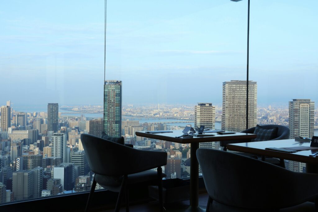 Skyline Dining SG : Elegant rooftop dining perfect for special occasions, brunch, or dinner under the stars.