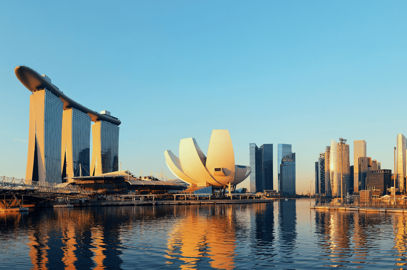 Singapore skyline dining at its finest, showcasing Marina Bay Sands against the city skyline and Singapore's iconic skyline, with rooftop bar and rooftop restaurants offering panoramic skyline views, stunning views, and breathtaking views of Marina Bay, the Marina Bay area, and views of the city. Experience best rooftop restaurants and best rooftop bars like Cé La Vi, La Vi, Lavo Italian Restaurant, Spago Bar, Artemis Grill, and lounge bar venues with sky bar settings, alfresco balconies, private dining rooms, and exclusive wine chamber. Enjoy signature cocktails, modern Asian cuisine, contemporary Asian cuisine, European classics, freshest seafood, Maine lobster, seasonal ingredients, and world wines curated by Executive Chef Sam Chin. Perfect for a romantic restaurant date, special dinner, weekday lunch, after work drinks, or corporate events, these restaurants in Singapore and bar and restaurant destinations offer unparalleled dining experience, vibrant atmosphere, sweeping vistas, and impressive selection. From the Marina Bay Financial Centre, Ocean Financial Centre, OUE Bayfront, Customs House, Collyer Quay, Raffles Place, Civic District, Downtown Singapore, and Mount Faber Peak to Sentosa Island, Outpost Hotel, and sea level dining room settings, every restaurant with a view delivers amazing views, panoramic views, skyline views, city lights, and scenic views. Discover rooftop dining gems in Singapore—book ahead to dine at a rooftop or restaurant that elevates your dining experience into a memorable night.