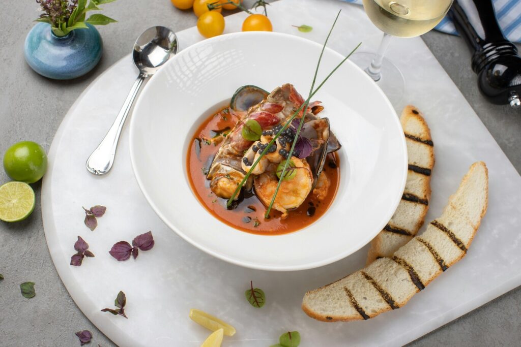 Fusion Cuisine in Singapore : Innovative dishes blending local ingredients with global culinary techniques.