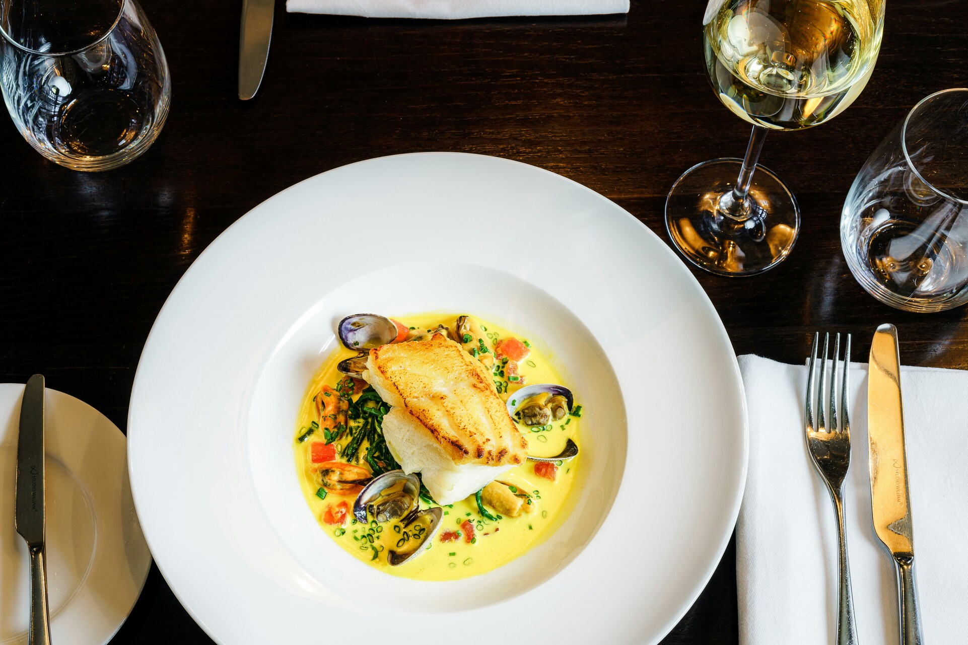 Luxury Dining in SG : Close-up of gourmet dishes showcasing culinary artistry and seasonal ingredients